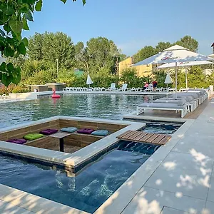 Bora Bora Aparthotel Velipojë